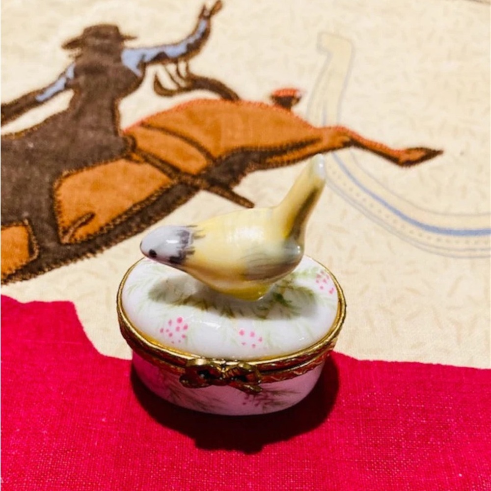 Vintage Bird Pill - Container